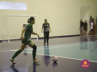 
<a style='margin-left: 5px;' class='btn btn-xs btn-social btn-facebook' href='https://www.facebook.com/sharer/sharer.php?u=https://www.boladovale.com.br/imgs/800-800-90/conteudo/fotos/1488/img8687.jpg' rel='popup' data-width='500' data-height='400'><i class='fa fa-facebook'></i>Compartilhar <span class='hidden-xs'>no Facebook</span>
</a> 
<a class='btn btn-default btn-xs' target='_blank' href='imgs/800-800-90/conteudo/fotos/1488/img8687.jpg'>
<span class='glyphicon glyphicon-cloud-download'></span> Salvar
</a> 
<span></span>