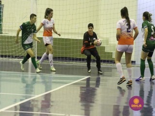 
<a style='margin-left: 5px;' class='btn btn-xs btn-social btn-facebook' href='https://www.facebook.com/sharer/sharer.php?u=https://www.boladovale.com.br/imgs/800-800-90/conteudo/fotos/1488/img8703.jpg' rel='popup' data-width='500' data-height='400'><i class='fa fa-facebook'></i>Compartilhar <span class='hidden-xs'>no Facebook</span>
</a> 
<a class='btn btn-default btn-xs' target='_blank' href='imgs/800-800-90/conteudo/fotos/1488/img8703.jpg'>
<span class='glyphicon glyphicon-cloud-download'></span> Salvar
</a> 
<span></span>