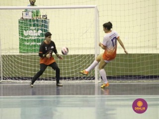 
<a style='margin-left: 5px;' class='btn btn-xs btn-social btn-facebook' href='https://www.facebook.com/sharer/sharer.php?u=https://www.boladovale.com.br/imgs/800-800-90/conteudo/fotos/1488/img8704.jpg' rel='popup' data-width='500' data-height='400'><i class='fa fa-facebook'></i>Compartilhar <span class='hidden-xs'>no Facebook</span>
</a> 
<a class='btn btn-default btn-xs' target='_blank' href='imgs/800-800-90/conteudo/fotos/1488/img8704.jpg'>
<span class='glyphicon glyphicon-cloud-download'></span> Salvar
</a> 
<span></span>