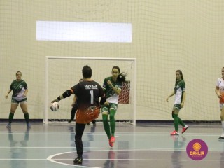
<a style='margin-left: 5px;' class='btn btn-xs btn-social btn-facebook' href='https://www.facebook.com/sharer/sharer.php?u=https://www.boladovale.com.br/imgs/800-800-90/conteudo/fotos/1488/img8723.jpg' rel='popup' data-width='500' data-height='400'><i class='fa fa-facebook'></i>Compartilhar <span class='hidden-xs'>no Facebook</span>
</a> 
<a class='btn btn-default btn-xs' target='_blank' href='imgs/800-800-90/conteudo/fotos/1488/img8723.jpg'>
<span class='glyphicon glyphicon-cloud-download'></span> Salvar
</a> 
<span></span>