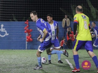 
<a style='margin-left: 5px;' class='btn btn-xs btn-social btn-facebook' href='https://www.facebook.com/sharer/sharer.php?u=https://www.boladovale.com.br/imgs/800-800-90/conteudo/fotos/1489/img8797.jpg' rel='popup' data-width='500' data-height='400'><i class='fa fa-facebook'></i>Compartilhar <span class='hidden-xs'>no Facebook</span>
</a> 
<a class='btn btn-default btn-xs' target='_blank' href='imgs/800-800-90/conteudo/fotos/1489/img8797.jpg'>
<span class='glyphicon glyphicon-cloud-download'></span> Salvar
</a> 
<span></span>