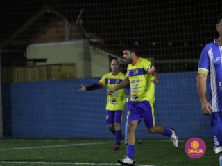 
<a style='margin-left: 5px;' class='btn btn-xs btn-social btn-facebook' href='https://www.facebook.com/sharer/sharer.php?u=https://www.boladovale.com.br/imgs/800-800-90/conteudo/fotos/1489/img8801.jpg' rel='popup' data-width='500' data-height='400'><i class='fa fa-facebook'></i>Compartilhar <span class='hidden-xs'>no Facebook</span>
</a> 
<a class='btn btn-default btn-xs' target='_blank' href='imgs/800-800-90/conteudo/fotos/1489/img8801.jpg'>
<span class='glyphicon glyphicon-cloud-download'></span> Salvar
</a> 
<span></span>