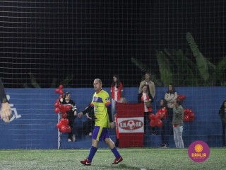 
<a style='margin-left: 5px;' class='btn btn-xs btn-social btn-facebook' href='https://www.facebook.com/sharer/sharer.php?u=https://www.boladovale.com.br/imgs/800-800-90/conteudo/fotos/1489/img8826.jpg' rel='popup' data-width='500' data-height='400'><i class='fa fa-facebook'></i>Compartilhar <span class='hidden-xs'>no Facebook</span>
</a> 
<a class='btn btn-default btn-xs' target='_blank' href='imgs/800-800-90/conteudo/fotos/1489/img8826.jpg'>
<span class='glyphicon glyphicon-cloud-download'></span> Salvar
</a> 
<span></span>