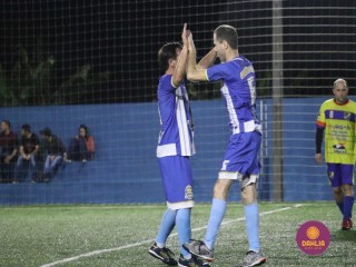 
<a style='margin-left: 5px;' class='btn btn-xs btn-social btn-facebook' href='https://www.facebook.com/sharer/sharer.php?u=https://www.boladovale.com.br/imgs/800-800-90/conteudo/fotos/1489/img8849.jpg' rel='popup' data-width='500' data-height='400'><i class='fa fa-facebook'></i>Compartilhar <span class='hidden-xs'>no Facebook</span>
</a> 
<a class='btn btn-default btn-xs' target='_blank' href='imgs/800-800-90/conteudo/fotos/1489/img8849.jpg'>
<span class='glyphicon glyphicon-cloud-download'></span> Salvar
</a> 
<span></span>