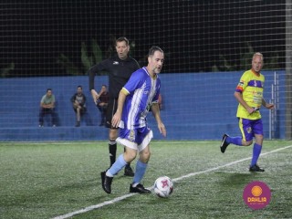 
<a style='margin-left: 5px;' class='btn btn-xs btn-social btn-facebook' href='https://www.facebook.com/sharer/sharer.php?u=https://www.boladovale.com.br/imgs/800-800-90/conteudo/fotos/1489/img8857.jpg' rel='popup' data-width='500' data-height='400'><i class='fa fa-facebook'></i>Compartilhar <span class='hidden-xs'>no Facebook</span>
</a> 
<a class='btn btn-default btn-xs' target='_blank' href='imgs/800-800-90/conteudo/fotos/1489/img8857.jpg'>
<span class='glyphicon glyphicon-cloud-download'></span> Salvar
</a> 
<span></span>