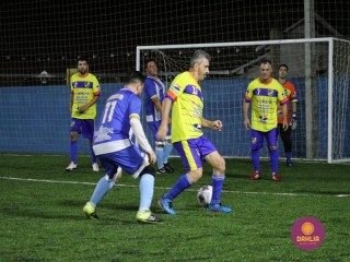 
<a style='margin-left: 5px;' class='btn btn-xs btn-social btn-facebook' href='https://www.facebook.com/sharer/sharer.php?u=https://www.boladovale.com.br/imgs/800-800-90/conteudo/fotos/1489/img8862.jpg' rel='popup' data-width='500' data-height='400'><i class='fa fa-facebook'></i>Compartilhar <span class='hidden-xs'>no Facebook</span>
</a> 
<a class='btn btn-default btn-xs' target='_blank' href='imgs/800-800-90/conteudo/fotos/1489/img8862.jpg'>
<span class='glyphicon glyphicon-cloud-download'></span> Salvar
</a> 
<span></span>