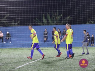 
<a style='margin-left: 5px;' class='btn btn-xs btn-social btn-facebook' href='https://www.facebook.com/sharer/sharer.php?u=https://www.boladovale.com.br/imgs/800-800-90/conteudo/fotos/1489/img8908.jpg' rel='popup' data-width='500' data-height='400'><i class='fa fa-facebook'></i>Compartilhar <span class='hidden-xs'>no Facebook</span>
</a> 
<a class='btn btn-default btn-xs' target='_blank' href='imgs/800-800-90/conteudo/fotos/1489/img8908.jpg'>
<span class='glyphicon glyphicon-cloud-download'></span> Salvar
</a> 
<span></span>