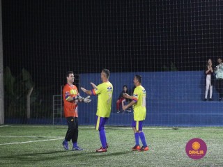 
<a style='margin-left: 5px;' class='btn btn-xs btn-social btn-facebook' href='https://www.facebook.com/sharer/sharer.php?u=https://www.boladovale.com.br/imgs/800-800-90/conteudo/fotos/1489/img8910.jpg' rel='popup' data-width='500' data-height='400'><i class='fa fa-facebook'></i>Compartilhar <span class='hidden-xs'>no Facebook</span>
</a> 
<a class='btn btn-default btn-xs' target='_blank' href='imgs/800-800-90/conteudo/fotos/1489/img8910.jpg'>
<span class='glyphicon glyphicon-cloud-download'></span> Salvar
</a> 
<span></span>