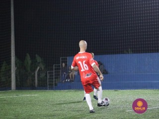 
<a style='margin-left: 5px;' class='btn btn-xs btn-social btn-facebook' href='https://www.facebook.com/sharer/sharer.php?u=https://www.boladovale.com.br/imgs/800-800-90/conteudo/fotos/1490/img8921.jpg' rel='popup' data-width='500' data-height='400'><i class='fa fa-facebook'></i>Compartilhar <span class='hidden-xs'>no Facebook</span>
</a> 
<a class='btn btn-default btn-xs' target='_blank' href='imgs/800-800-90/conteudo/fotos/1490/img8921.jpg'>
<span class='glyphicon glyphicon-cloud-download'></span> Salvar
</a> 
<span></span>