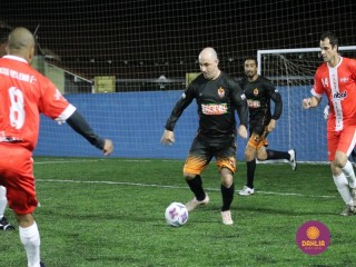 
<a style='margin-left: 5px;' class='btn btn-xs btn-social btn-facebook' href='https://www.facebook.com/sharer/sharer.php?u=https://www.boladovale.com.br/imgs/800-800-90/conteudo/fotos/1490/img8933.jpg' rel='popup' data-width='500' data-height='400'><i class='fa fa-facebook'></i>Compartilhar <span class='hidden-xs'>no Facebook</span>
</a> 
<a class='btn btn-default btn-xs' target='_blank' href='imgs/800-800-90/conteudo/fotos/1490/img8933.jpg'>
<span class='glyphicon glyphicon-cloud-download'></span> Salvar
</a> 
<span></span>