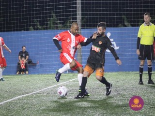 
<a style='margin-left: 5px;' class='btn btn-xs btn-social btn-facebook' href='https://www.facebook.com/sharer/sharer.php?u=https://www.boladovale.com.br/imgs/800-800-90/conteudo/fotos/1490/img8939.jpg' rel='popup' data-width='500' data-height='400'><i class='fa fa-facebook'></i>Compartilhar <span class='hidden-xs'>no Facebook</span>
</a> 
<a class='btn btn-default btn-xs' target='_blank' href='imgs/800-800-90/conteudo/fotos/1490/img8939.jpg'>
<span class='glyphicon glyphicon-cloud-download'></span> Salvar
</a> 
<span></span>