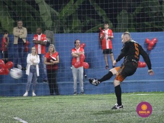 
<a style='margin-left: 5px;' class='btn btn-xs btn-social btn-facebook' href='https://www.facebook.com/sharer/sharer.php?u=https://www.boladovale.com.br/imgs/800-800-90/conteudo/fotos/1490/img8947.jpg' rel='popup' data-width='500' data-height='400'><i class='fa fa-facebook'></i>Compartilhar <span class='hidden-xs'>no Facebook</span>
</a> 
<a class='btn btn-default btn-xs' target='_blank' href='imgs/800-800-90/conteudo/fotos/1490/img8947.jpg'>
<span class='glyphicon glyphicon-cloud-download'></span> Salvar
</a> 
<span></span>