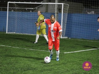 
<a style='margin-left: 5px;' class='btn btn-xs btn-social btn-facebook' href='https://www.facebook.com/sharer/sharer.php?u=https://www.boladovale.com.br/imgs/800-800-90/conteudo/fotos/1490/img8988.jpg' rel='popup' data-width='500' data-height='400'><i class='fa fa-facebook'></i>Compartilhar <span class='hidden-xs'>no Facebook</span>
</a> 
<a class='btn btn-default btn-xs' target='_blank' href='imgs/800-800-90/conteudo/fotos/1490/img8988.jpg'>
<span class='glyphicon glyphicon-cloud-download'></span> Salvar
</a> 
<span></span>
