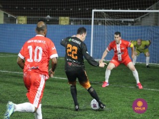 
<a style='margin-left: 5px;' class='btn btn-xs btn-social btn-facebook' href='https://www.facebook.com/sharer/sharer.php?u=https://www.boladovale.com.br/imgs/800-800-90/conteudo/fotos/1490/img8995.jpg' rel='popup' data-width='500' data-height='400'><i class='fa fa-facebook'></i>Compartilhar <span class='hidden-xs'>no Facebook</span>
</a> 
<a class='btn btn-default btn-xs' target='_blank' href='imgs/800-800-90/conteudo/fotos/1490/img8995.jpg'>
<span class='glyphicon glyphicon-cloud-download'></span> Salvar
</a> 
<span></span>