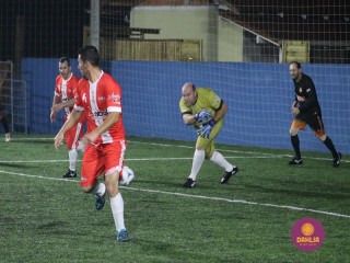 
<a style='margin-left: 5px;' class='btn btn-xs btn-social btn-facebook' href='https://www.facebook.com/sharer/sharer.php?u=https://www.boladovale.com.br/imgs/800-800-90/conteudo/fotos/1490/img9008.jpg' rel='popup' data-width='500' data-height='400'><i class='fa fa-facebook'></i>Compartilhar <span class='hidden-xs'>no Facebook</span>
</a> 
<a class='btn btn-default btn-xs' target='_blank' href='imgs/800-800-90/conteudo/fotos/1490/img9008.jpg'>
<span class='glyphicon glyphicon-cloud-download'></span> Salvar
</a> 
<span></span>