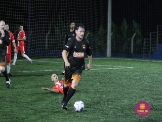 
<a style='margin-left: 5px;' class='btn btn-xs btn-social btn-facebook' href='https://www.facebook.com/sharer/sharer.php?u=https://www.boladovale.com.br/imgs/800-800-90/conteudo/fotos/1490/img9035.jpg' rel='popup' data-width='500' data-height='400'><i class='fa fa-facebook'></i>Compartilhar <span class='hidden-xs'>no Facebook</span>
</a> 
<a class='btn btn-default btn-xs' target='_blank' href='imgs/800-800-90/conteudo/fotos/1490/img9035.jpg'>
<span class='glyphicon glyphicon-cloud-download'></span> Salvar
</a> 
<span></span>