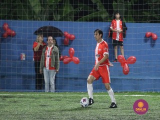 
<a style='margin-left: 5px;' class='btn btn-xs btn-social btn-facebook' href='https://www.facebook.com/sharer/sharer.php?u=https://www.boladovale.com.br/imgs/800-800-90/conteudo/fotos/1490/img9038.jpg' rel='popup' data-width='500' data-height='400'><i class='fa fa-facebook'></i>Compartilhar <span class='hidden-xs'>no Facebook</span>
</a> 
<a class='btn btn-default btn-xs' target='_blank' href='imgs/800-800-90/conteudo/fotos/1490/img9038.jpg'>
<span class='glyphicon glyphicon-cloud-download'></span> Salvar
</a> 
<span></span>