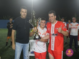 
<a style='margin-left: 5px;' class='btn btn-xs btn-social btn-facebook' href='https://www.facebook.com/sharer/sharer.php?u=https://www.boladovale.com.br/imgs/800-800-90/conteudo/fotos/1490/img9056.jpg' rel='popup' data-width='500' data-height='400'><i class='fa fa-facebook'></i>Compartilhar <span class='hidden-xs'>no Facebook</span>
</a> 
<a class='btn btn-default btn-xs' target='_blank' href='imgs/800-800-90/conteudo/fotos/1490/img9056.jpg'>
<span class='glyphicon glyphicon-cloud-download'></span> Salvar
</a> 
<span></span>