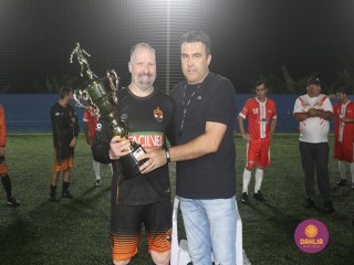 
<a style='margin-left: 5px;' class='btn btn-xs btn-social btn-facebook' href='https://www.facebook.com/sharer/sharer.php?u=https://www.boladovale.com.br/imgs/800-800-90/conteudo/fotos/1490/img9060.jpg' rel='popup' data-width='500' data-height='400'><i class='fa fa-facebook'></i>Compartilhar <span class='hidden-xs'>no Facebook</span>
</a> 
<a class='btn btn-default btn-xs' target='_blank' href='imgs/800-800-90/conteudo/fotos/1490/img9060.jpg'>
<span class='glyphicon glyphicon-cloud-download'></span> Salvar
</a> 
<span></span>