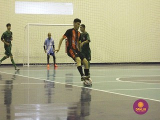 
<a style='margin-left: 5px;' class='btn btn-xs btn-social btn-facebook' href='https://www.facebook.com/sharer/sharer.php?u=https://www.boladovale.com.br/imgs/800-800-90/conteudo/fotos/1491/img8463.jpg' rel='popup' data-width='500' data-height='400'><i class='fa fa-facebook'></i>Compartilhar <span class='hidden-xs'>no Facebook</span>
</a> 
<a class='btn btn-default btn-xs' target='_blank' href='imgs/800-800-90/conteudo/fotos/1491/img8463.jpg'>
<span class='glyphicon glyphicon-cloud-download'></span> Salvar
</a> 
<span></span>