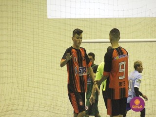 
<a style='margin-left: 5px;' class='btn btn-xs btn-social btn-facebook' href='https://www.facebook.com/sharer/sharer.php?u=https://www.boladovale.com.br/imgs/800-800-90/conteudo/fotos/1491/img8485.jpg' rel='popup' data-width='500' data-height='400'><i class='fa fa-facebook'></i>Compartilhar <span class='hidden-xs'>no Facebook</span>
</a> 
<a class='btn btn-default btn-xs' target='_blank' href='imgs/800-800-90/conteudo/fotos/1491/img8485.jpg'>
<span class='glyphicon glyphicon-cloud-download'></span> Salvar
</a> 
<span></span>