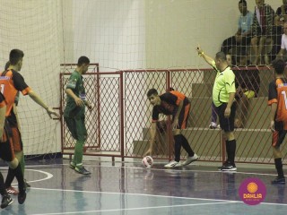 
<a style='margin-left: 5px;' class='btn btn-xs btn-social btn-facebook' href='https://www.facebook.com/sharer/sharer.php?u=https://www.boladovale.com.br/imgs/800-800-90/conteudo/fotos/1491/img8501.jpg' rel='popup' data-width='500' data-height='400'><i class='fa fa-facebook'></i>Compartilhar <span class='hidden-xs'>no Facebook</span>
</a> 
<a class='btn btn-default btn-xs' target='_blank' href='imgs/800-800-90/conteudo/fotos/1491/img8501.jpg'>
<span class='glyphicon glyphicon-cloud-download'></span> Salvar
</a> 
<span></span>
