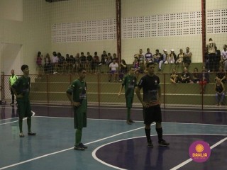 
<a style='margin-left: 5px;' class='btn btn-xs btn-social btn-facebook' href='https://www.facebook.com/sharer/sharer.php?u=https://www.boladovale.com.br/imgs/800-800-90/conteudo/fotos/1494/img9099.jpg' rel='popup' data-width='500' data-height='400'><i class='fa fa-facebook'></i>Compartilhar <span class='hidden-xs'>no Facebook</span>
</a> 
<a class='btn btn-default btn-xs' target='_blank' href='imgs/800-800-90/conteudo/fotos/1494/img9099.jpg'>
<span class='glyphicon glyphicon-cloud-download'></span> Salvar
</a> 
<span></span>