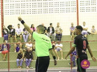 
<a style='margin-left: 5px;' class='btn btn-xs btn-social btn-facebook' href='https://www.facebook.com/sharer/sharer.php?u=https://www.boladovale.com.br/imgs/800-800-90/conteudo/fotos/1494/img9126.jpg' rel='popup' data-width='500' data-height='400'><i class='fa fa-facebook'></i>Compartilhar <span class='hidden-xs'>no Facebook</span>
</a> 
<a class='btn btn-default btn-xs' target='_blank' href='imgs/800-800-90/conteudo/fotos/1494/img9126.jpg'>
<span class='glyphicon glyphicon-cloud-download'></span> Salvar
</a> 
<span></span>