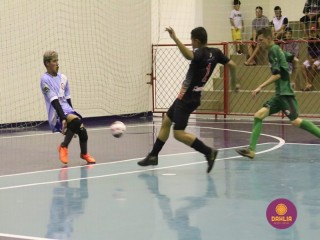 
<a style='margin-left: 5px;' class='btn btn-xs btn-social btn-facebook' href='https://www.facebook.com/sharer/sharer.php?u=https://www.boladovale.com.br/imgs/800-800-90/conteudo/fotos/1494/img9170.jpg' rel='popup' data-width='500' data-height='400'><i class='fa fa-facebook'></i>Compartilhar <span class='hidden-xs'>no Facebook</span>
</a> 
<a class='btn btn-default btn-xs' target='_blank' href='imgs/800-800-90/conteudo/fotos/1494/img9170.jpg'>
<span class='glyphicon glyphicon-cloud-download'></span> Salvar
</a> 
<span></span>