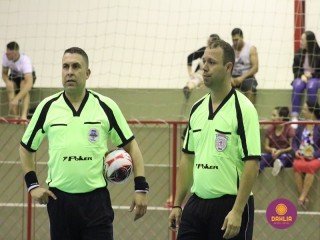 
<a style='margin-left: 5px;' class='btn btn-xs btn-social btn-facebook' href='https://www.facebook.com/sharer/sharer.php?u=https://www.boladovale.com.br/imgs/800-800-90/conteudo/fotos/1494/img9171.jpg' rel='popup' data-width='500' data-height='400'><i class='fa fa-facebook'></i>Compartilhar <span class='hidden-xs'>no Facebook</span>
</a> 
<a class='btn btn-default btn-xs' target='_blank' href='imgs/800-800-90/conteudo/fotos/1494/img9171.jpg'>
<span class='glyphicon glyphicon-cloud-download'></span> Salvar
</a> 
<span></span>