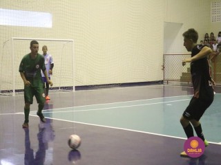 
<a style='margin-left: 5px;' class='btn btn-xs btn-social btn-facebook' href='https://www.facebook.com/sharer/sharer.php?u=https://www.boladovale.com.br/imgs/800-800-90/conteudo/fotos/1494/img9180.jpg' rel='popup' data-width='500' data-height='400'><i class='fa fa-facebook'></i>Compartilhar <span class='hidden-xs'>no Facebook</span>
</a> 
<a class='btn btn-default btn-xs' target='_blank' href='imgs/800-800-90/conteudo/fotos/1494/img9180.jpg'>
<span class='glyphicon glyphicon-cloud-download'></span> Salvar
</a> 
<span></span>
