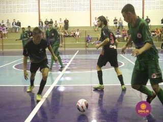 
<a style='margin-left: 5px;' class='btn btn-xs btn-social btn-facebook' href='https://www.facebook.com/sharer/sharer.php?u=https://www.boladovale.com.br/imgs/800-800-90/conteudo/fotos/1494/img9182.jpg' rel='popup' data-width='500' data-height='400'><i class='fa fa-facebook'></i>Compartilhar <span class='hidden-xs'>no Facebook</span>
</a> 
<a class='btn btn-default btn-xs' target='_blank' href='imgs/800-800-90/conteudo/fotos/1494/img9182.jpg'>
<span class='glyphicon glyphicon-cloud-download'></span> Salvar
</a> 
<span></span>