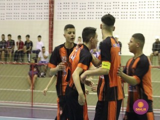 
<a style='margin-left: 5px;' class='btn btn-xs btn-social btn-facebook' href='https://www.facebook.com/sharer/sharer.php?u=https://www.boladovale.com.br/imgs/800-800-90/conteudo/fotos/1495/img9200.jpg' rel='popup' data-width='500' data-height='400'><i class='fa fa-facebook'></i>Compartilhar <span class='hidden-xs'>no Facebook</span>
</a> 
<a class='btn btn-default btn-xs' target='_blank' href='imgs/800-800-90/conteudo/fotos/1495/img9200.jpg'>
<span class='glyphicon glyphicon-cloud-download'></span> Salvar
</a> 
<span></span>