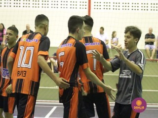 
<a style='margin-left: 5px;' class='btn btn-xs btn-social btn-facebook' href='https://www.facebook.com/sharer/sharer.php?u=https://www.boladovale.com.br/imgs/800-800-90/conteudo/fotos/1495/img9201.jpg' rel='popup' data-width='500' data-height='400'><i class='fa fa-facebook'></i>Compartilhar <span class='hidden-xs'>no Facebook</span>
</a> 
<a class='btn btn-default btn-xs' target='_blank' href='imgs/800-800-90/conteudo/fotos/1495/img9201.jpg'>
<span class='glyphicon glyphicon-cloud-download'></span> Salvar
</a> 
<span></span>