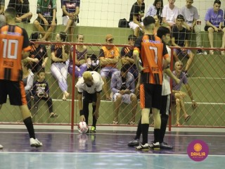 
<a style='margin-left: 5px;' class='btn btn-xs btn-social btn-facebook' href='https://www.facebook.com/sharer/sharer.php?u=https://www.boladovale.com.br/imgs/800-800-90/conteudo/fotos/1495/img9206.jpg' rel='popup' data-width='500' data-height='400'><i class='fa fa-facebook'></i>Compartilhar <span class='hidden-xs'>no Facebook</span>
</a> 
<a class='btn btn-default btn-xs' target='_blank' href='imgs/800-800-90/conteudo/fotos/1495/img9206.jpg'>
<span class='glyphicon glyphicon-cloud-download'></span> Salvar
</a> 
<span></span>