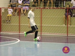 
<a style='margin-left: 5px;' class='btn btn-xs btn-social btn-facebook' href='https://www.facebook.com/sharer/sharer.php?u=https://www.boladovale.com.br/imgs/800-800-90/conteudo/fotos/1495/img9210.jpg' rel='popup' data-width='500' data-height='400'><i class='fa fa-facebook'></i>Compartilhar <span class='hidden-xs'>no Facebook</span>
</a> 
<a class='btn btn-default btn-xs' target='_blank' href='imgs/800-800-90/conteudo/fotos/1495/img9210.jpg'>
<span class='glyphicon glyphicon-cloud-download'></span> Salvar
</a> 
<span></span>