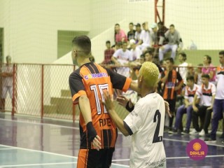 
<a style='margin-left: 5px;' class='btn btn-xs btn-social btn-facebook' href='https://www.facebook.com/sharer/sharer.php?u=https://www.boladovale.com.br/imgs/800-800-90/conteudo/fotos/1495/img9236.jpg' rel='popup' data-width='500' data-height='400'><i class='fa fa-facebook'></i>Compartilhar <span class='hidden-xs'>no Facebook</span>
</a> 
<a class='btn btn-default btn-xs' target='_blank' href='imgs/800-800-90/conteudo/fotos/1495/img9236.jpg'>
<span class='glyphicon glyphicon-cloud-download'></span> Salvar
</a> 
<span></span>