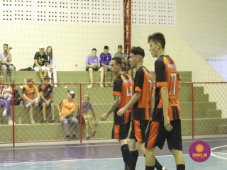 
<a style='margin-left: 5px;' class='btn btn-xs btn-social btn-facebook' href='https://www.facebook.com/sharer/sharer.php?u=https://www.boladovale.com.br/imgs/800-800-90/conteudo/fotos/1495/img9267.jpg' rel='popup' data-width='500' data-height='400'><i class='fa fa-facebook'></i>Compartilhar <span class='hidden-xs'>no Facebook</span>
</a> 
<a class='btn btn-default btn-xs' target='_blank' href='imgs/800-800-90/conteudo/fotos/1495/img9267.jpg'>
<span class='glyphicon glyphicon-cloud-download'></span> Salvar
</a> 
<span></span>