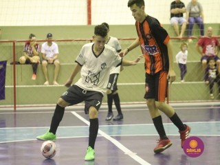 
<a style='margin-left: 5px;' class='btn btn-xs btn-social btn-facebook' href='https://www.facebook.com/sharer/sharer.php?u=https://www.boladovale.com.br/imgs/800-800-90/conteudo/fotos/1495/img9273.jpg' rel='popup' data-width='500' data-height='400'><i class='fa fa-facebook'></i>Compartilhar <span class='hidden-xs'>no Facebook</span>
</a> 
<a class='btn btn-default btn-xs' target='_blank' href='imgs/800-800-90/conteudo/fotos/1495/img9273.jpg'>
<span class='glyphicon glyphicon-cloud-download'></span> Salvar
</a> 
<span></span>