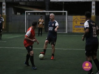 
<a style='margin-left: 5px;' class='btn btn-xs btn-social btn-facebook' href='https://www.facebook.com/sharer/sharer.php?u=https://www.boladovale.com.br/imgs/800-800-90/conteudo/fotos/1496/img9335.jpg' rel='popup' data-width='500' data-height='400'><i class='fa fa-facebook'></i>Compartilhar <span class='hidden-xs'>no Facebook</span>
</a> 
<a class='btn btn-default btn-xs' target='_blank' href='imgs/800-800-90/conteudo/fotos/1496/img9335.jpg'>
<span class='glyphicon glyphicon-cloud-download'></span> Salvar
</a> 
<span></span>