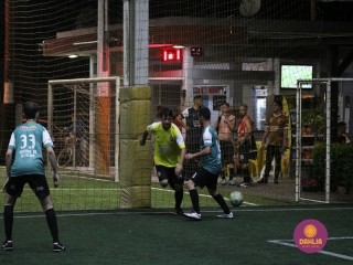 
<a style='margin-left: 5px;' class='btn btn-xs btn-social btn-facebook' href='https://www.facebook.com/sharer/sharer.php?u=https://www.boladovale.com.br/imgs/800-800-90/conteudo/fotos/1497/img9377.jpg' rel='popup' data-width='500' data-height='400'><i class='fa fa-facebook'></i>Compartilhar <span class='hidden-xs'>no Facebook</span>
</a> 
<a class='btn btn-default btn-xs' target='_blank' href='imgs/800-800-90/conteudo/fotos/1497/img9377.jpg'>
<span class='glyphicon glyphicon-cloud-download'></span> Salvar
</a> 
<span></span>