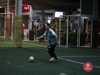 
<a style='margin-left: 5px;' class='btn btn-xs btn-social btn-facebook' href='https://www.facebook.com/sharer/sharer.php?u=https://www.boladovale.com.br/imgs/800-800-90/conteudo/fotos/1497/img9383.jpg' rel='popup' data-width='500' data-height='400'><i class='fa fa-facebook'></i>Compartilhar <span class='hidden-xs'>no Facebook</span>
</a> 
<a class='btn btn-default btn-xs' target='_blank' href='imgs/800-800-90/conteudo/fotos/1497/img9383.jpg'>
<span class='glyphicon glyphicon-cloud-download'></span> Salvar
</a> 
<span></span>