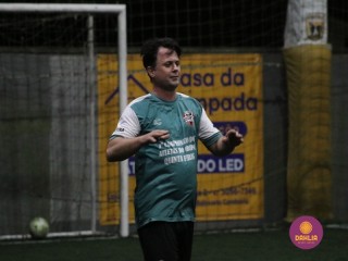 
<a style='margin-left: 5px;' class='btn btn-xs btn-social btn-facebook' href='https://www.facebook.com/sharer/sharer.php?u=https://www.boladovale.com.br/imgs/800-800-90/conteudo/fotos/1497/img9400.jpg' rel='popup' data-width='500' data-height='400'><i class='fa fa-facebook'></i>Compartilhar <span class='hidden-xs'>no Facebook</span>
</a> 
<a class='btn btn-default btn-xs' target='_blank' href='imgs/800-800-90/conteudo/fotos/1497/img9400.jpg'>
<span class='glyphicon glyphicon-cloud-download'></span> Salvar
</a> 
<span></span>