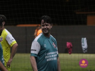 
<a style='margin-left: 5px;' class='btn btn-xs btn-social btn-facebook' href='https://www.facebook.com/sharer/sharer.php?u=https://www.boladovale.com.br/imgs/800-800-90/conteudo/fotos/1497/img9401.jpg' rel='popup' data-width='500' data-height='400'><i class='fa fa-facebook'></i>Compartilhar <span class='hidden-xs'>no Facebook</span>
</a> 
<a class='btn btn-default btn-xs' target='_blank' href='imgs/800-800-90/conteudo/fotos/1497/img9401.jpg'>
<span class='glyphicon glyphicon-cloud-download'></span> Salvar
</a> 
<span></span>