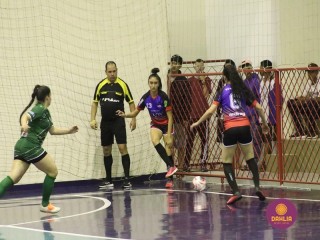 
<a style='margin-left: 5px;' class='btn btn-xs btn-social btn-facebook' href='https://www.facebook.com/sharer/sharer.php?u=https://www.boladovale.com.br/imgs/800-800-90/conteudo/fotos/1498/img9532.jpg' rel='popup' data-width='500' data-height='400'><i class='fa fa-facebook'></i>Compartilhar <span class='hidden-xs'>no Facebook</span>
</a> 
<a class='btn btn-default btn-xs' target='_blank' href='imgs/800-800-90/conteudo/fotos/1498/img9532.jpg'>
<span class='glyphicon glyphicon-cloud-download'></span> Salvar
</a> 
<span></span>