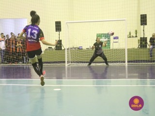 
<a style='margin-left: 5px;' class='btn btn-xs btn-social btn-facebook' href='https://www.facebook.com/sharer/sharer.php?u=https://www.boladovale.com.br/imgs/800-800-90/conteudo/fotos/1498/img9624.jpg' rel='popup' data-width='500' data-height='400'><i class='fa fa-facebook'></i>Compartilhar <span class='hidden-xs'>no Facebook</span>
</a> 
<a class='btn btn-default btn-xs' target='_blank' href='imgs/800-800-90/conteudo/fotos/1498/img9624.jpg'>
<span class='glyphicon glyphicon-cloud-download'></span> Salvar
</a> 
<span></span>