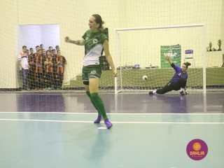 
<a style='margin-left: 5px;' class='btn btn-xs btn-social btn-facebook' href='https://www.facebook.com/sharer/sharer.php?u=https://www.boladovale.com.br/imgs/800-800-90/conteudo/fotos/1498/img9636.jpg' rel='popup' data-width='500' data-height='400'><i class='fa fa-facebook'></i>Compartilhar <span class='hidden-xs'>no Facebook</span>
</a> 
<a class='btn btn-default btn-xs' target='_blank' href='imgs/800-800-90/conteudo/fotos/1498/img9636.jpg'>
<span class='glyphicon glyphicon-cloud-download'></span> Salvar
</a> 
<span></span>