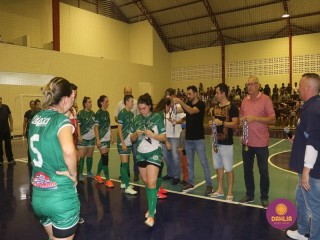 
<a style='margin-left: 5px;' class='btn btn-xs btn-social btn-facebook' href='https://www.facebook.com/sharer/sharer.php?u=https://www.boladovale.com.br/imgs/800-800-90/conteudo/fotos/1499/img9698.jpg' rel='popup' data-width='500' data-height='400'><i class='fa fa-facebook'></i>Compartilhar <span class='hidden-xs'>no Facebook</span>
</a> 
<a class='btn btn-default btn-xs' target='_blank' href='imgs/800-800-90/conteudo/fotos/1499/img9698.jpg'>
<span class='glyphicon glyphicon-cloud-download'></span> Salvar
</a> 
<span></span>