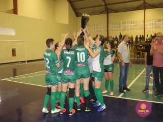 
<a style='margin-left: 5px;' class='btn btn-xs btn-social btn-facebook' href='https://www.facebook.com/sharer/sharer.php?u=https://www.boladovale.com.br/imgs/800-800-90/conteudo/fotos/1499/img9711.jpg' rel='popup' data-width='500' data-height='400'><i class='fa fa-facebook'></i>Compartilhar <span class='hidden-xs'>no Facebook</span>
</a> 
<a class='btn btn-default btn-xs' target='_blank' href='imgs/800-800-90/conteudo/fotos/1499/img9711.jpg'>
<span class='glyphicon glyphicon-cloud-download'></span> Salvar
</a> 
<span></span>