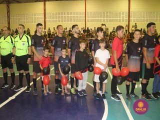 
<a style='margin-left: 5px;' class='btn btn-xs btn-social btn-facebook' href='https://www.facebook.com/sharer/sharer.php?u=https://www.boladovale.com.br/imgs/800-800-90/conteudo/fotos/1500/img9748.jpg' rel='popup' data-width='500' data-height='400'><i class='fa fa-facebook'></i>Compartilhar <span class='hidden-xs'>no Facebook</span>
</a> 
<a class='btn btn-default btn-xs' target='_blank' href='imgs/800-800-90/conteudo/fotos/1500/img9748.jpg'>
<span class='glyphicon glyphicon-cloud-download'></span> Salvar
</a> 
<span></span>